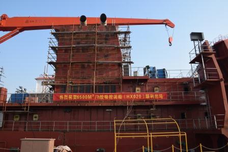 江蘇海新重工熱烈慶祝4艘船舶同日下水、出塢